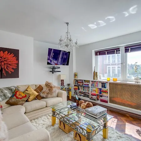 Apartment In Knightsbridge Overlooking Harrods